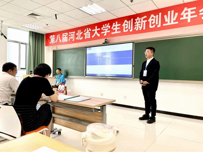 best365官网学子在第八届河北省大学生创新创业年会中勇夺佳绩779.png